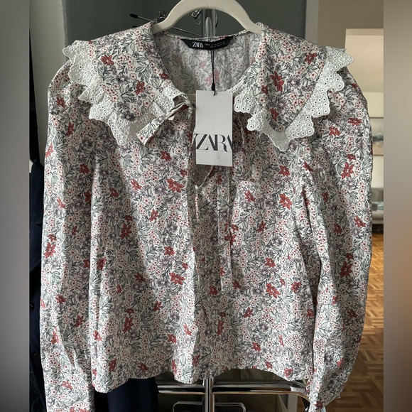 Zara Tops - Zara Red and Green Floral Top with Lace Collar